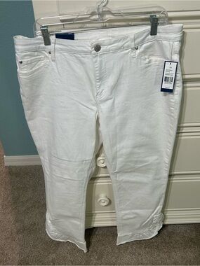 White Women's Crown and ivy Stretch Jeans - Classic Straight Fit 14
